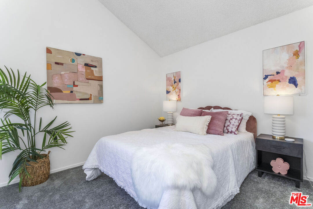 10200 Autumn Leaf Cir