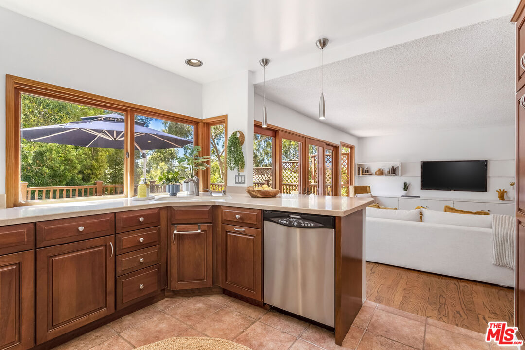 10200 Autumn Leaf Cir