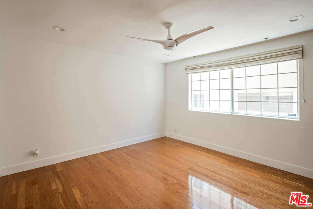 11830 Mayfield Ave Unit: 102