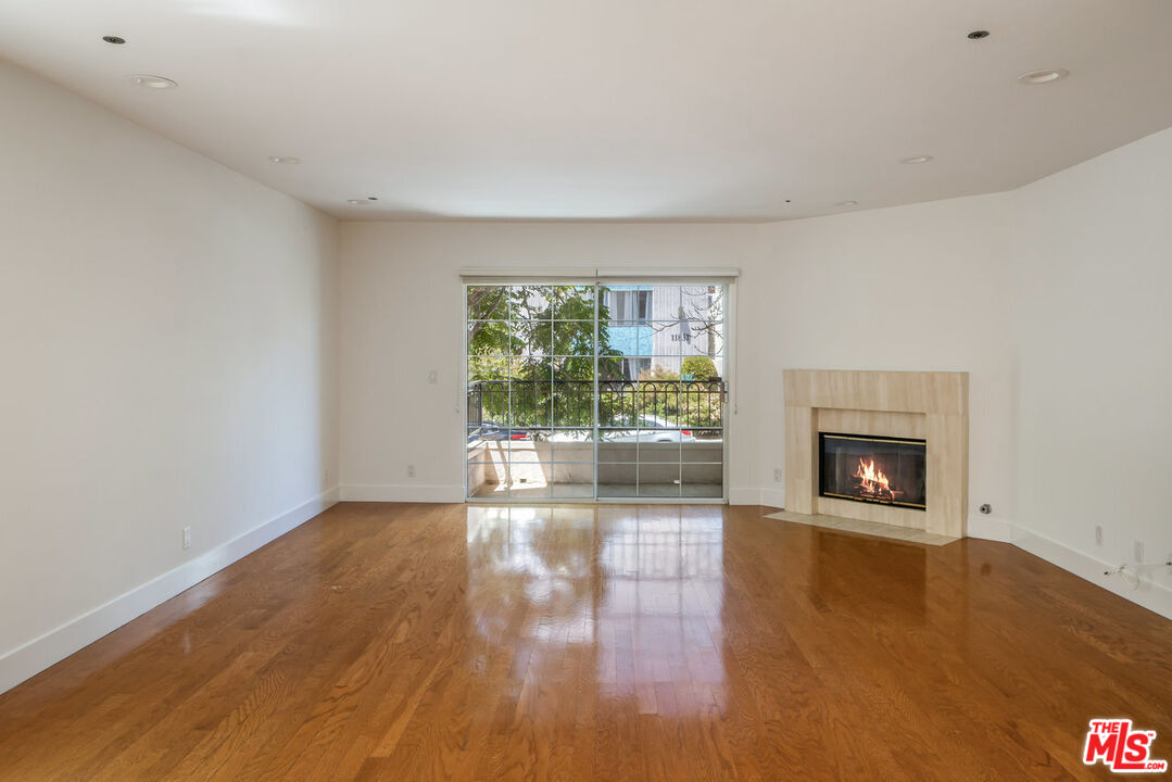 11830 Mayfield Ave Unit: 102