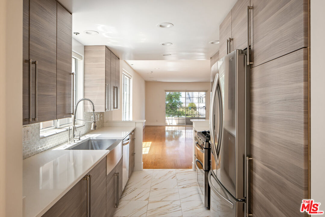 11830 Mayfield Ave Unit: 102