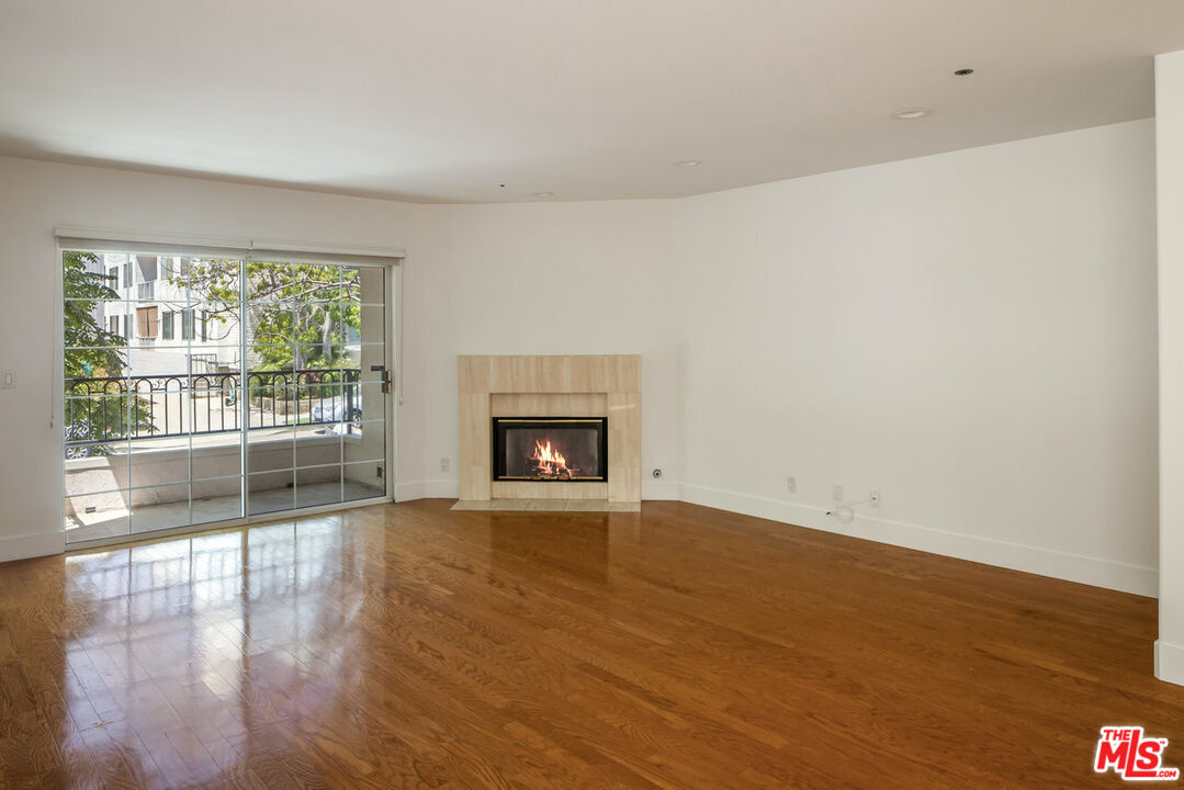 11830 Mayfield Ave Unit: 102