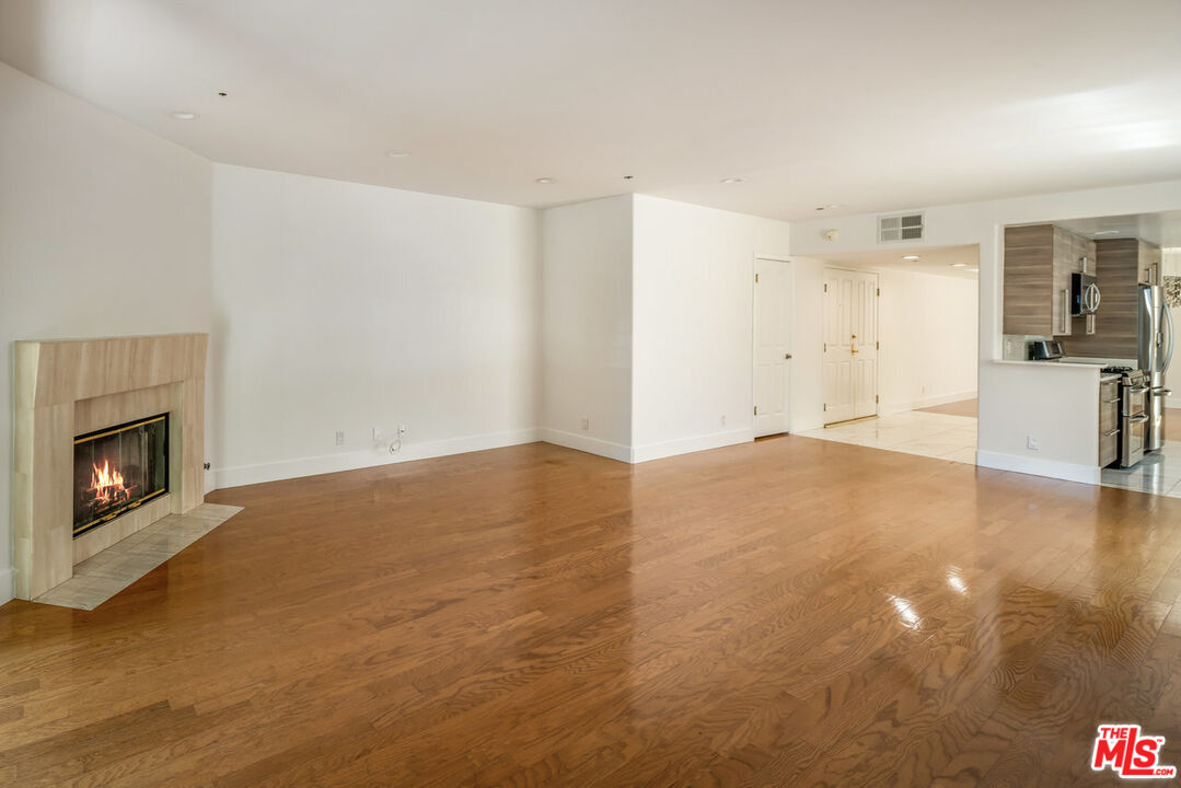 11830 Mayfield Ave Unit: 102