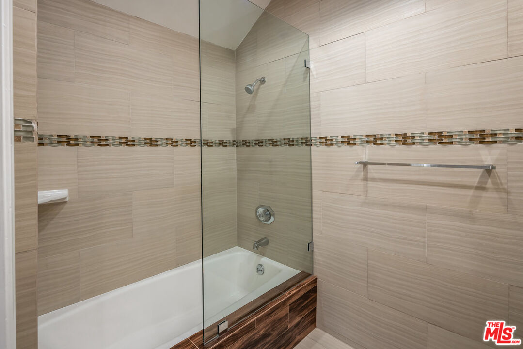 11830 Mayfield Ave Unit: 102