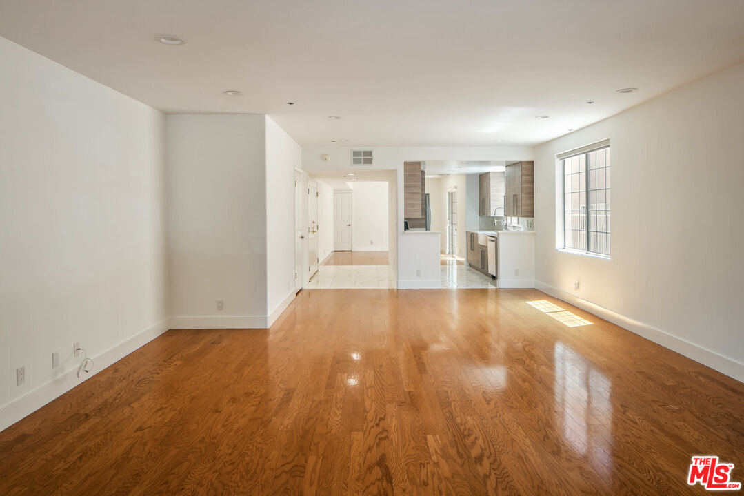 11830 Mayfield Ave Unit: 102