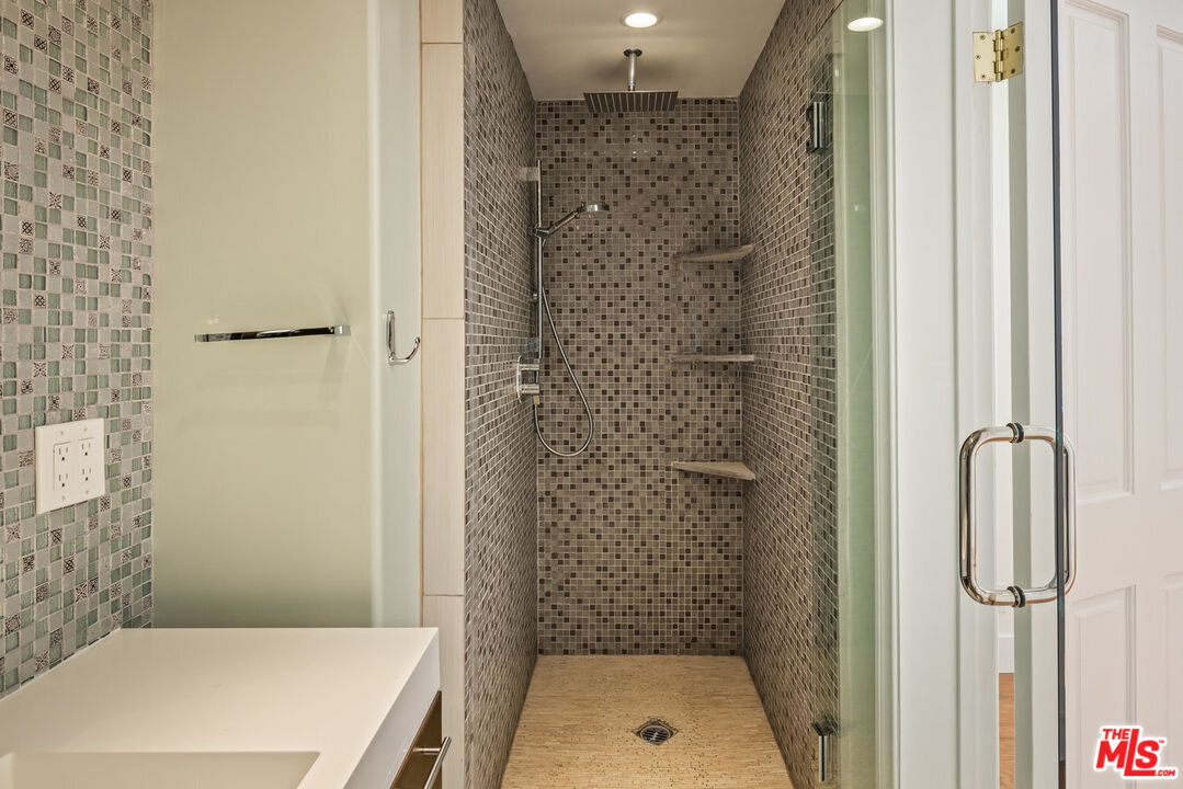 11830 Mayfield Ave Unit: 102