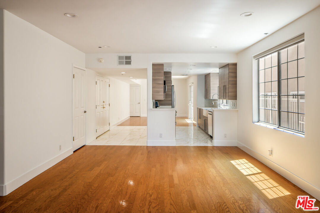 11830 Mayfield Ave Unit: 102