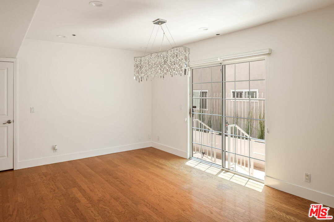 11830 Mayfield Ave Unit: 102