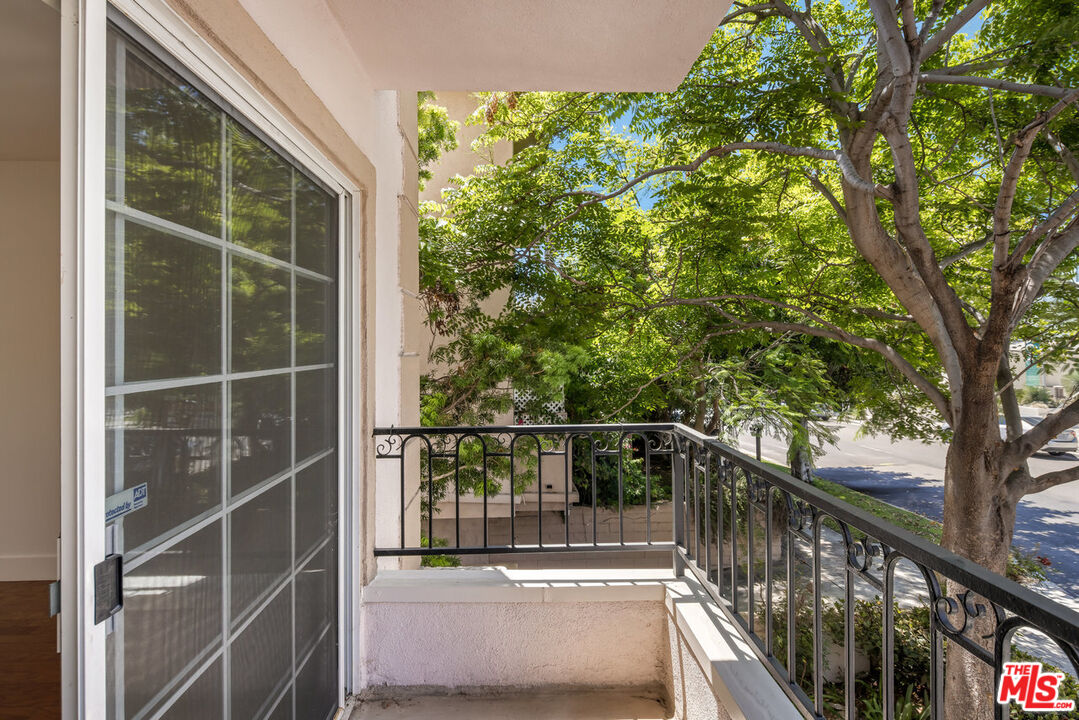 11830 Mayfield Ave Unit: 102