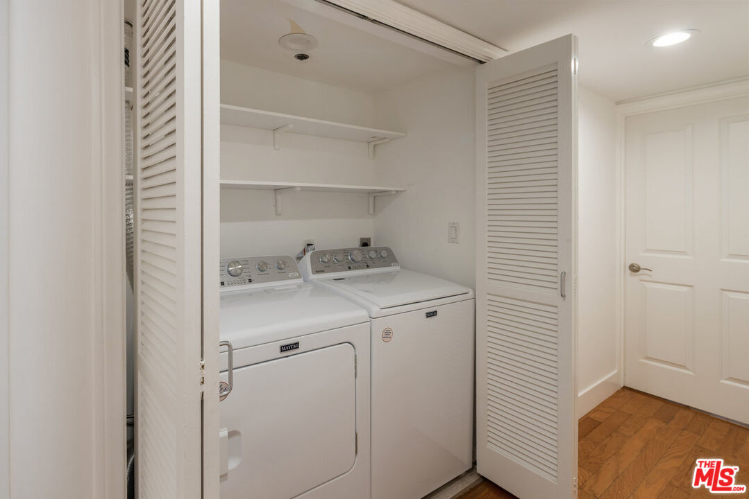 11830 Mayfield Ave Unit: 102