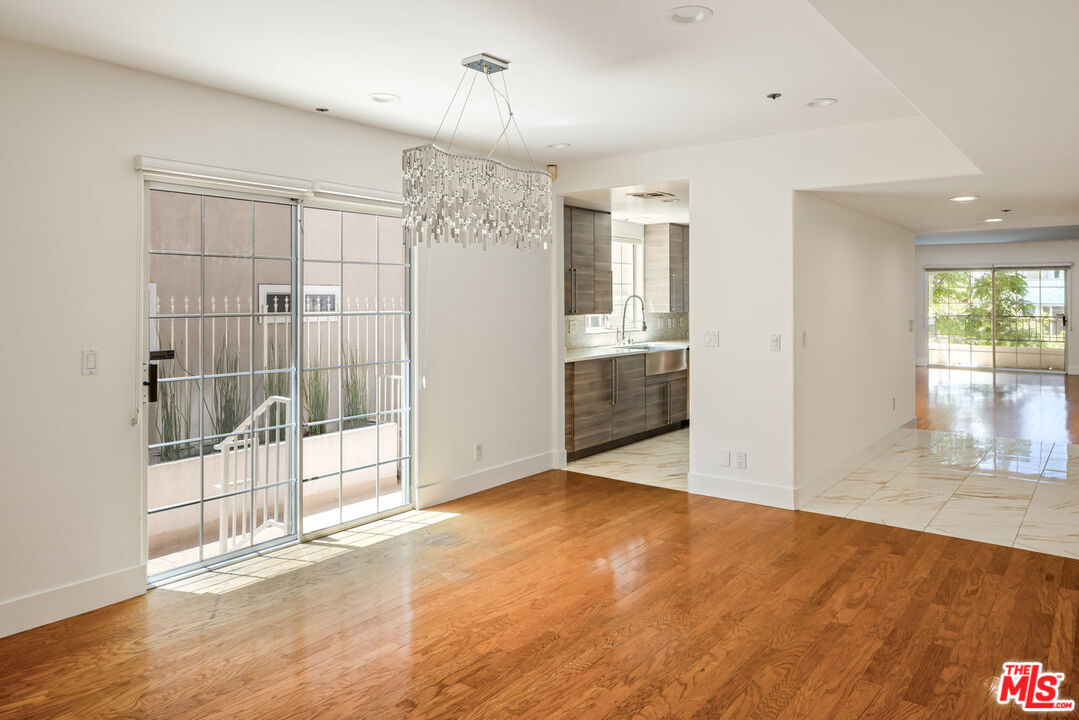 11830 Mayfield Ave Unit: 102