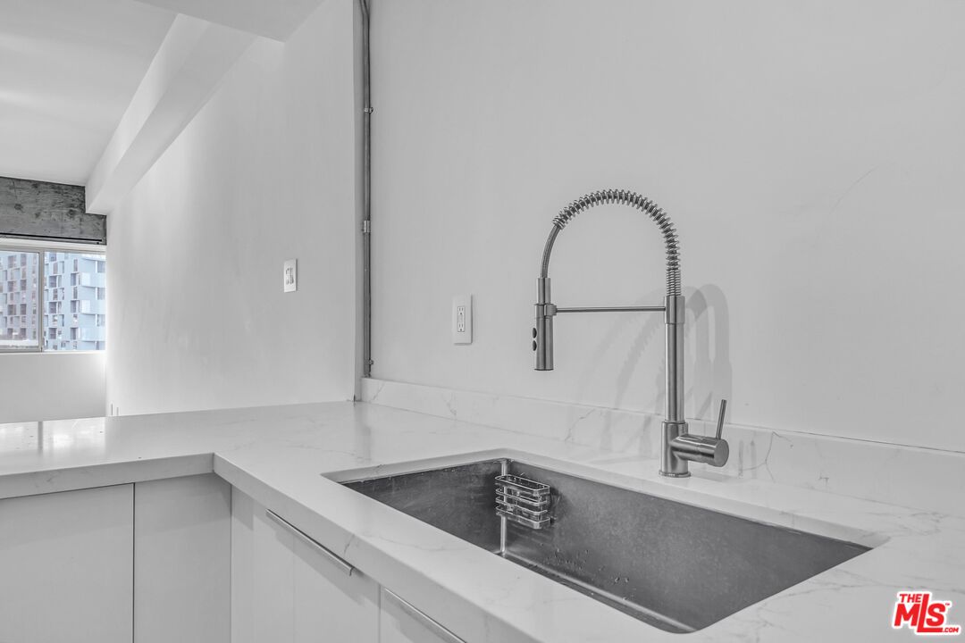 1155 N La Cienega Blvd Unit: 1100