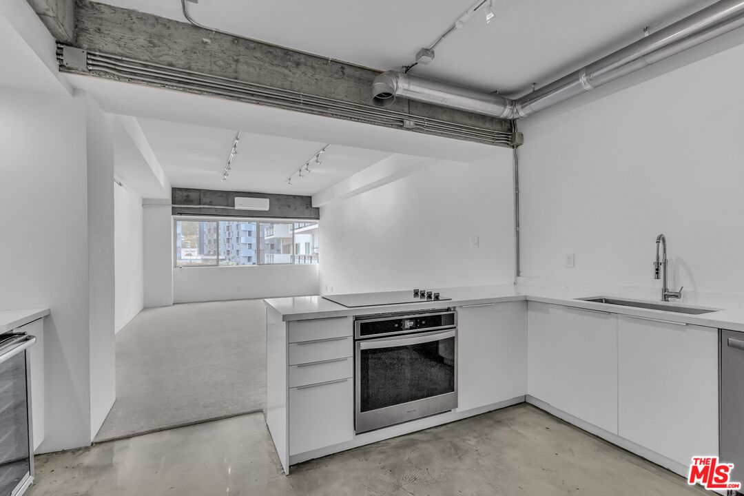 1155 N La Cienega Blvd Unit: 1100