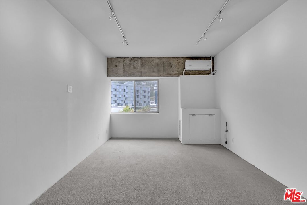 1155 N La Cienega Blvd Unit: 1100