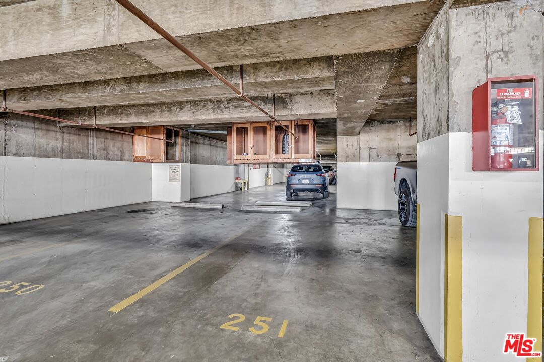 1155 N La Cienega Blvd Unit: 1100