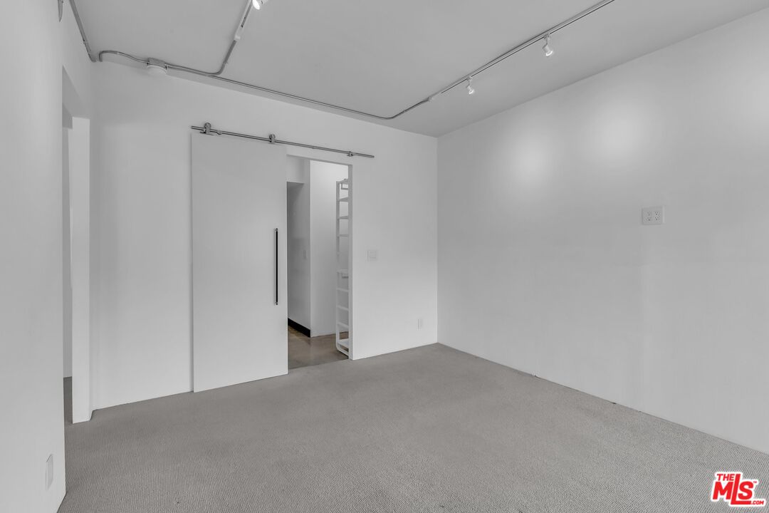 1155 N La Cienega Blvd Unit: 1100