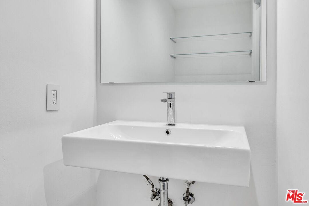 1155 N La Cienega Blvd Unit: 1100