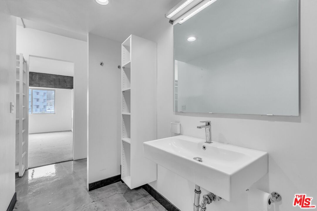 1155 N La Cienega Blvd Unit: 1100