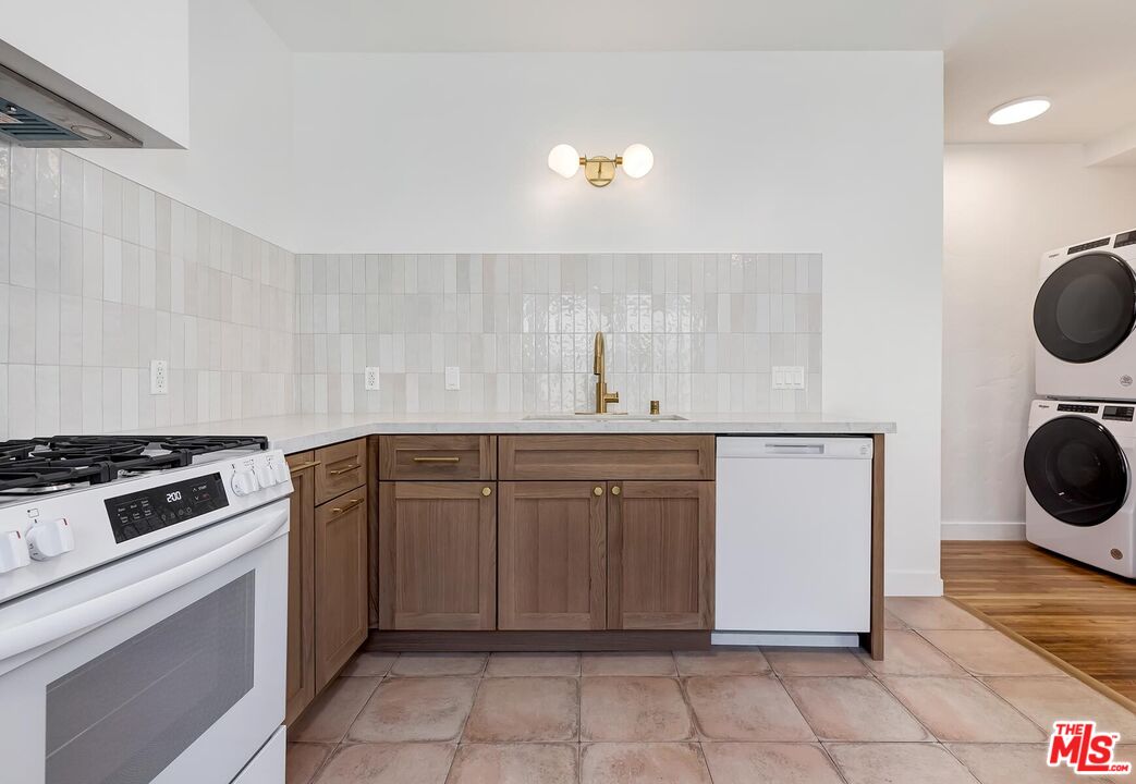 3429 Edgehill Dr Unit: 2