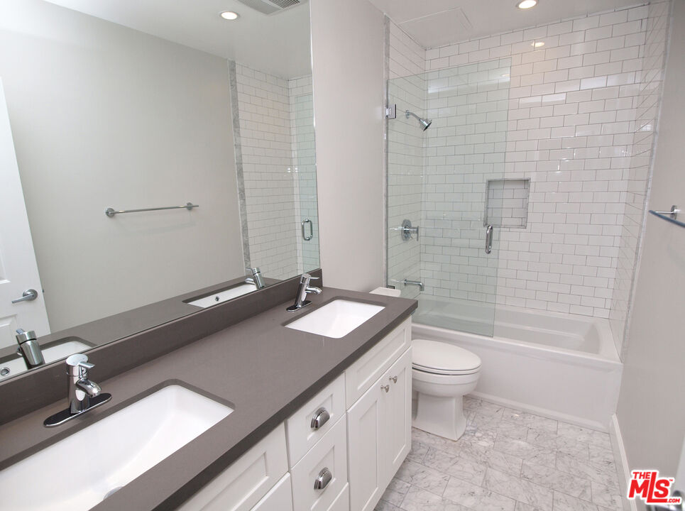 1217 S Crescent Heights