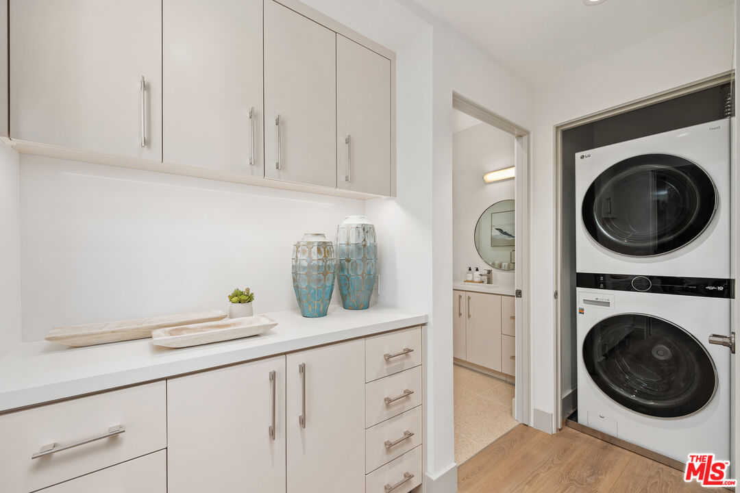 130 S Sepulveda Blvd Unit: 401