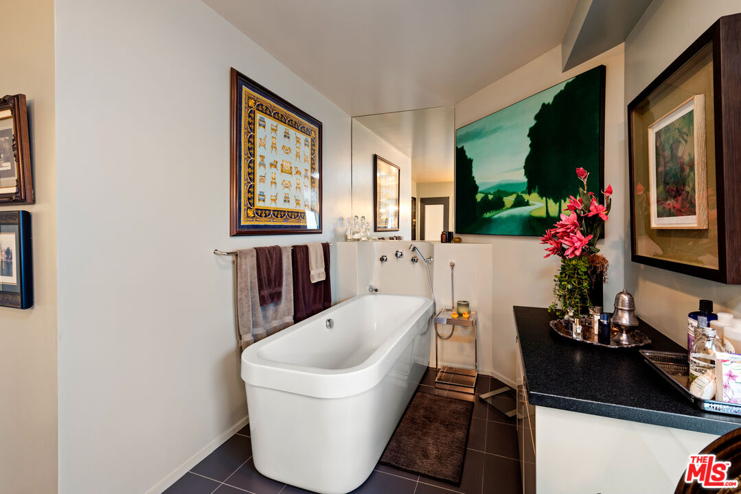 8703 W Knoll Dr Unit: 105