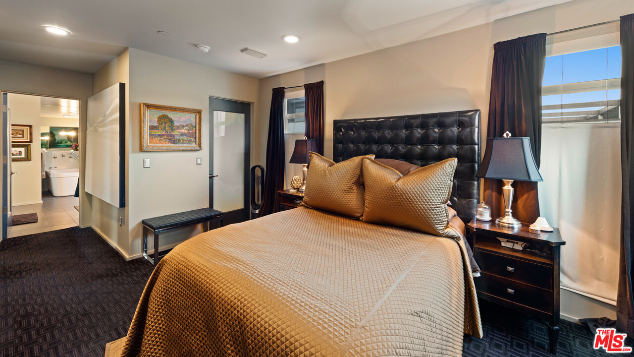 8703 W Knoll Dr Unit: 105