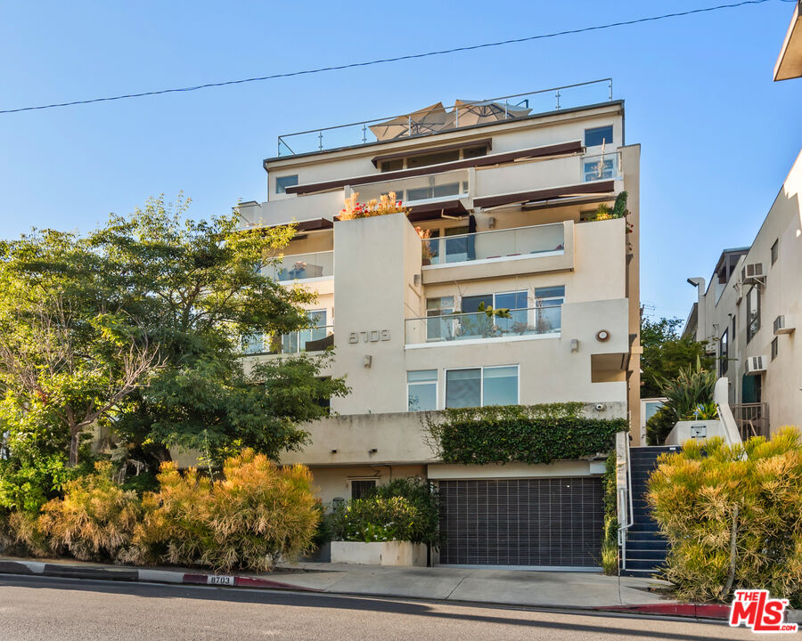 8703 W Knoll Dr Unit: 105