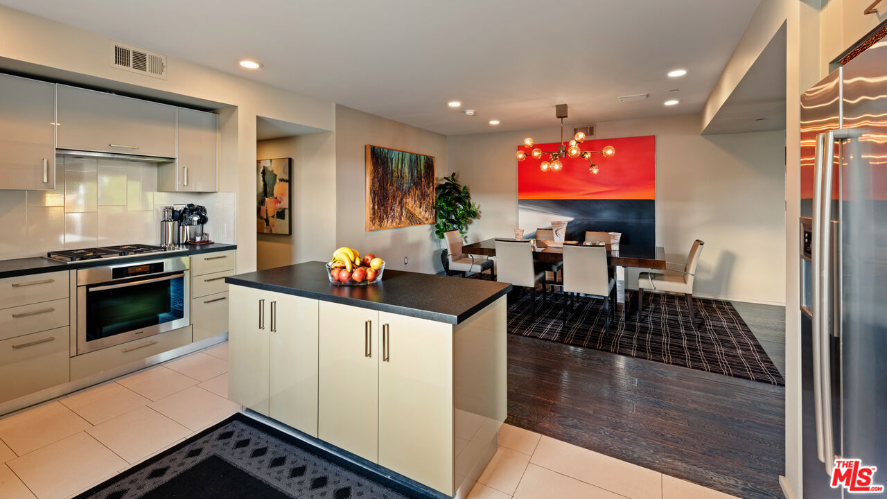 8703 W Knoll Dr Unit: 105