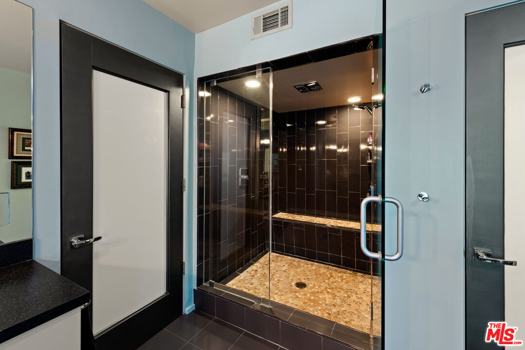 8703 W Knoll Dr Unit: 105