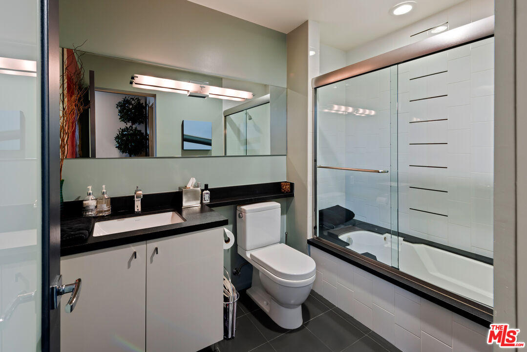 8703 W Knoll Dr Unit: 105