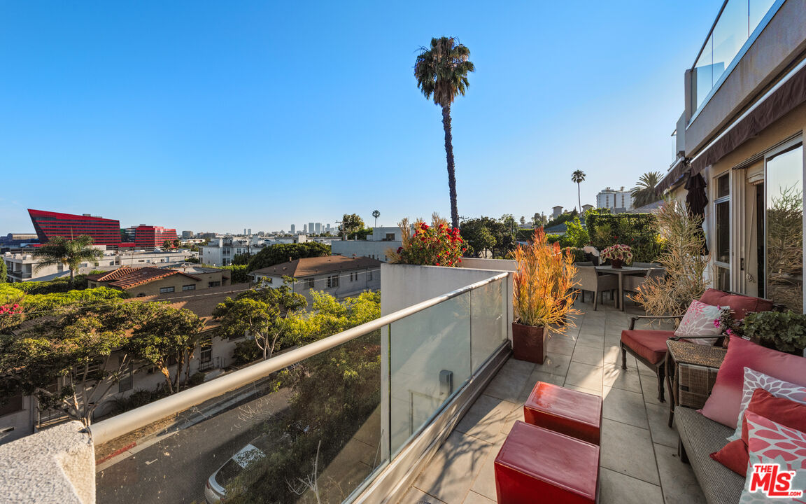 8703 W Knoll Dr Unit: 105