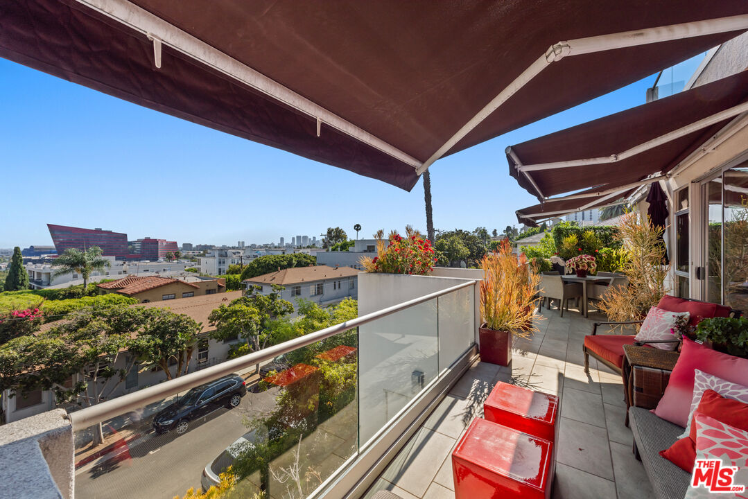 8703 W Knoll Dr Unit: 105