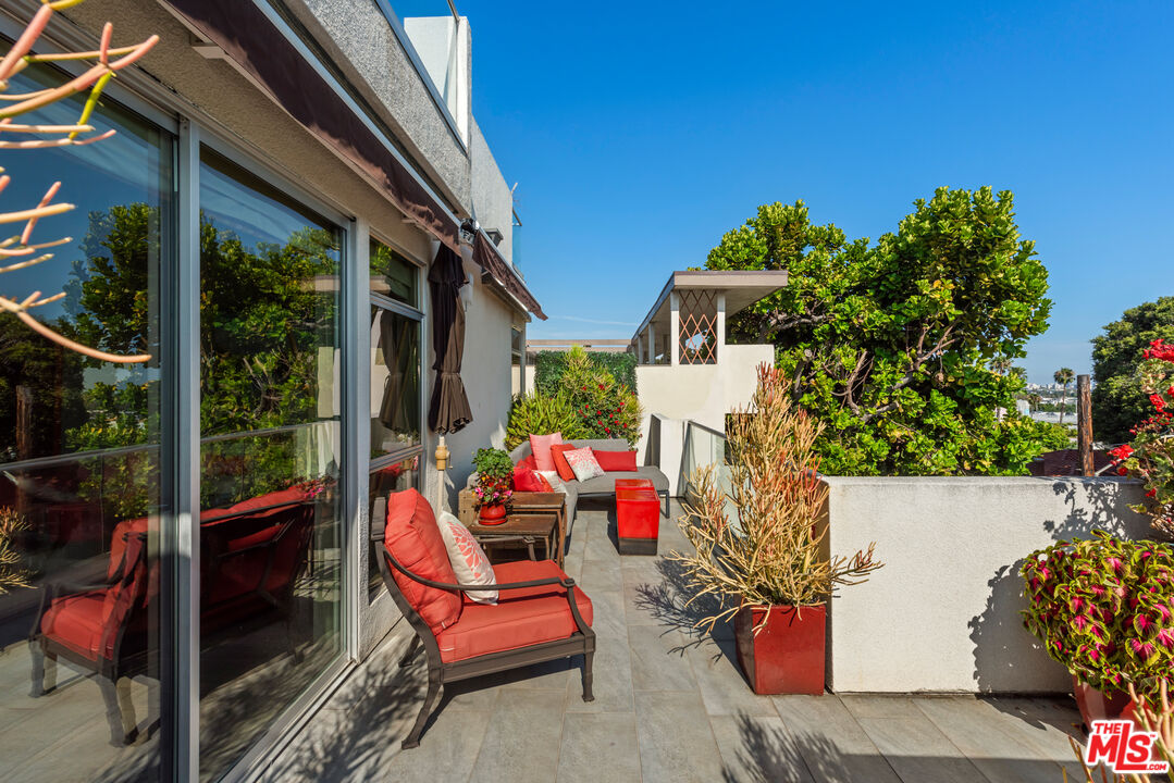 8703 W Knoll Dr Unit: 105