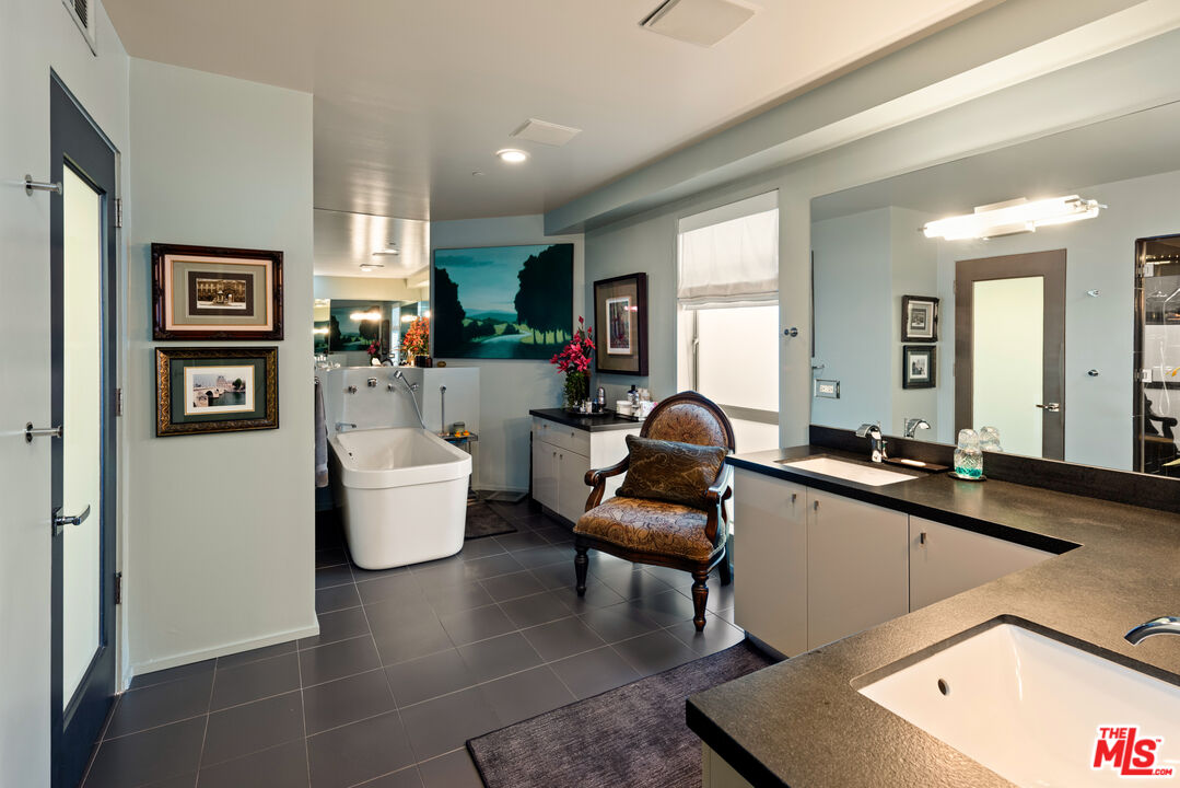 8703 W Knoll Dr Unit: 105