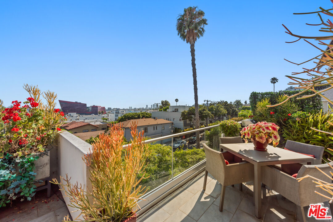 8703 W Knoll Dr Unit: 105