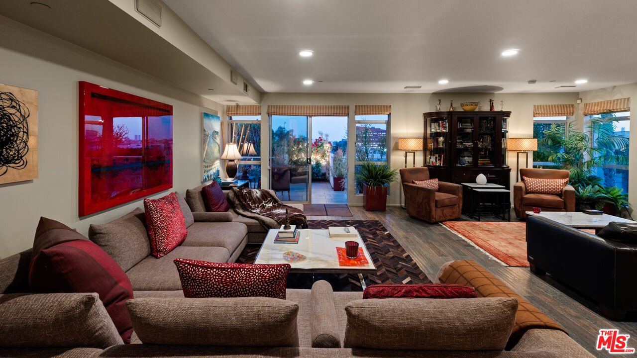 8703 W Knoll Dr Unit: 105