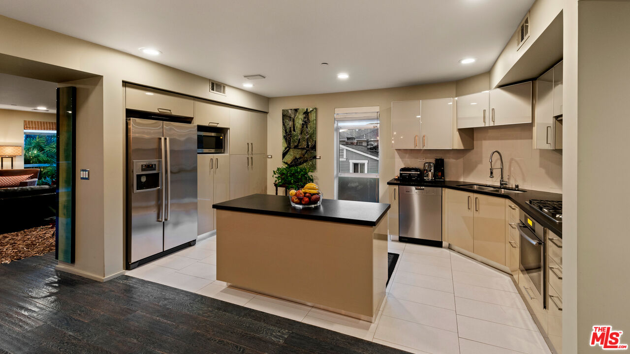 8703 W Knoll Dr Unit: 105