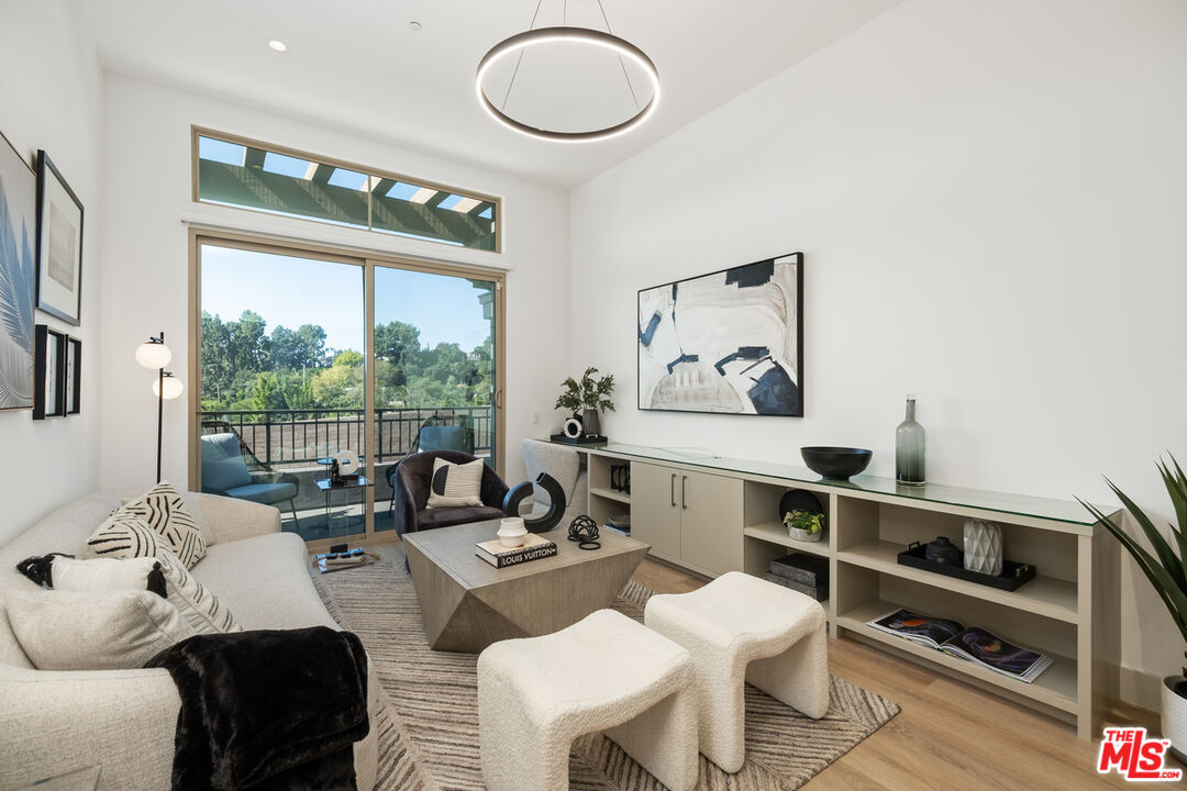130 S Sepulveda Blvd Unit: 412