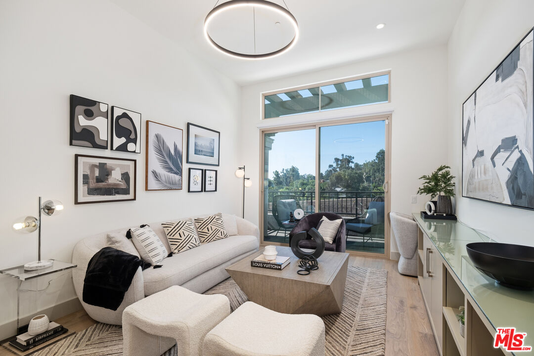 130 S Sepulveda Blvd Unit: 412