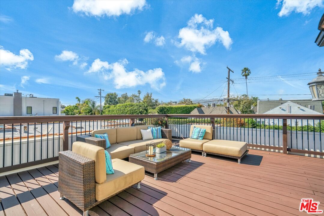 6627 Lindenhurst Ave