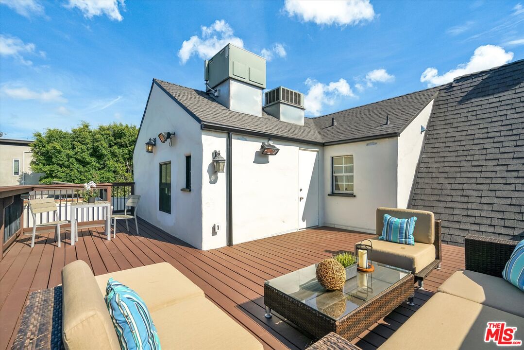 6627 Lindenhurst Ave