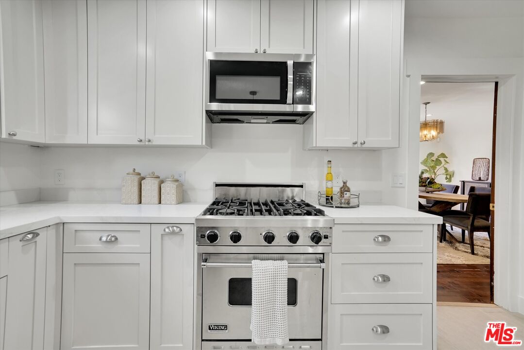 6627 Lindenhurst Ave