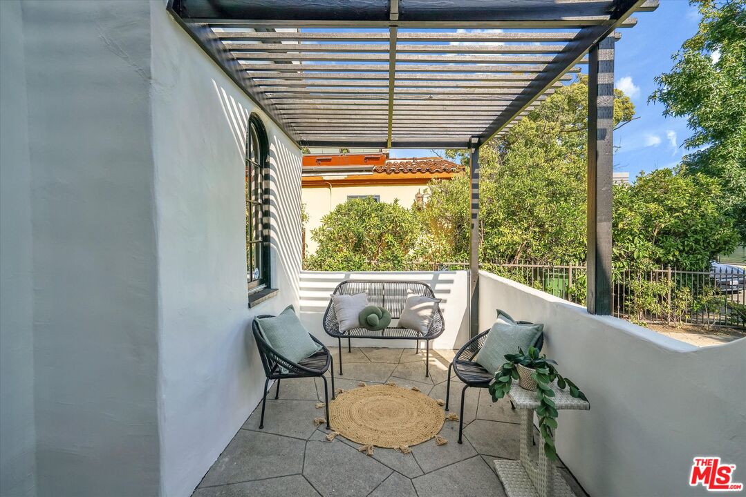 6627 Lindenhurst Ave