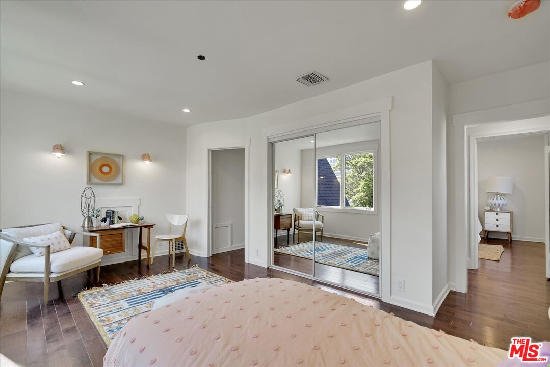 6627 Lindenhurst Ave