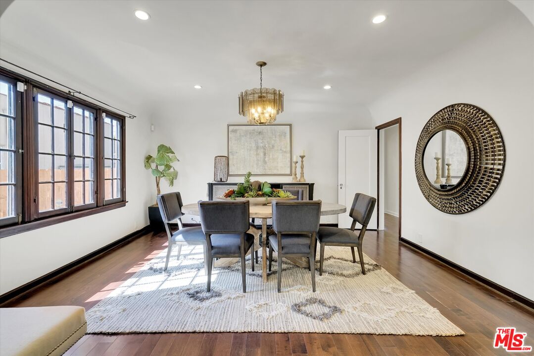 6627 Lindenhurst Ave