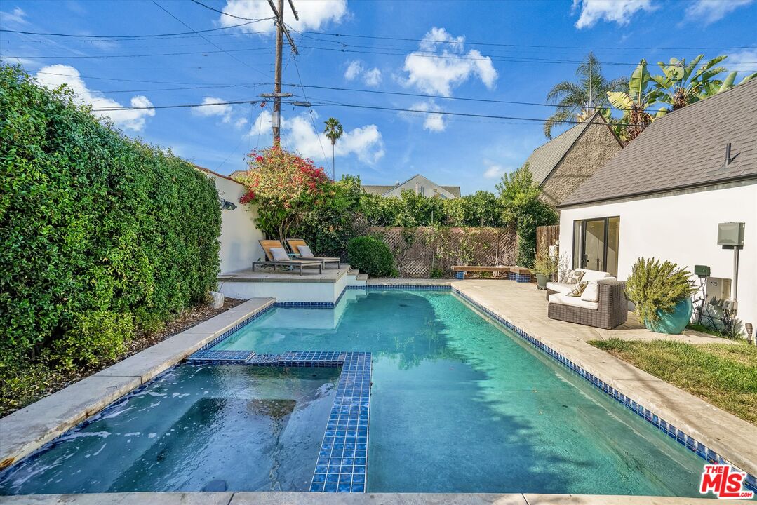 6627 Lindenhurst Ave