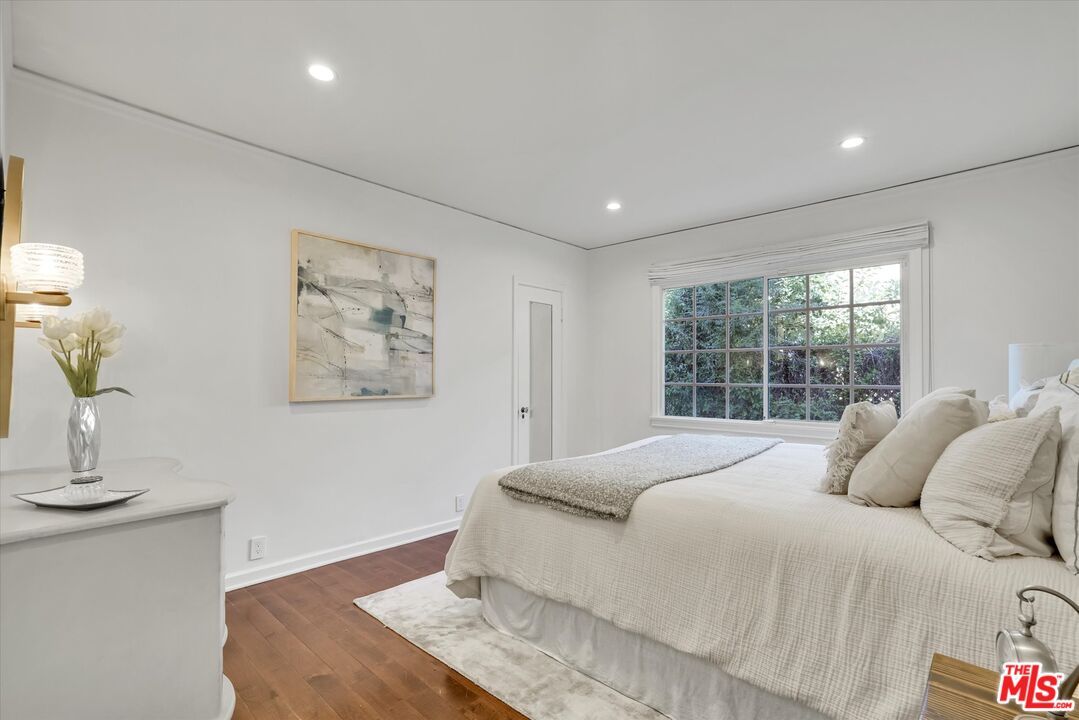 6627 Lindenhurst Ave