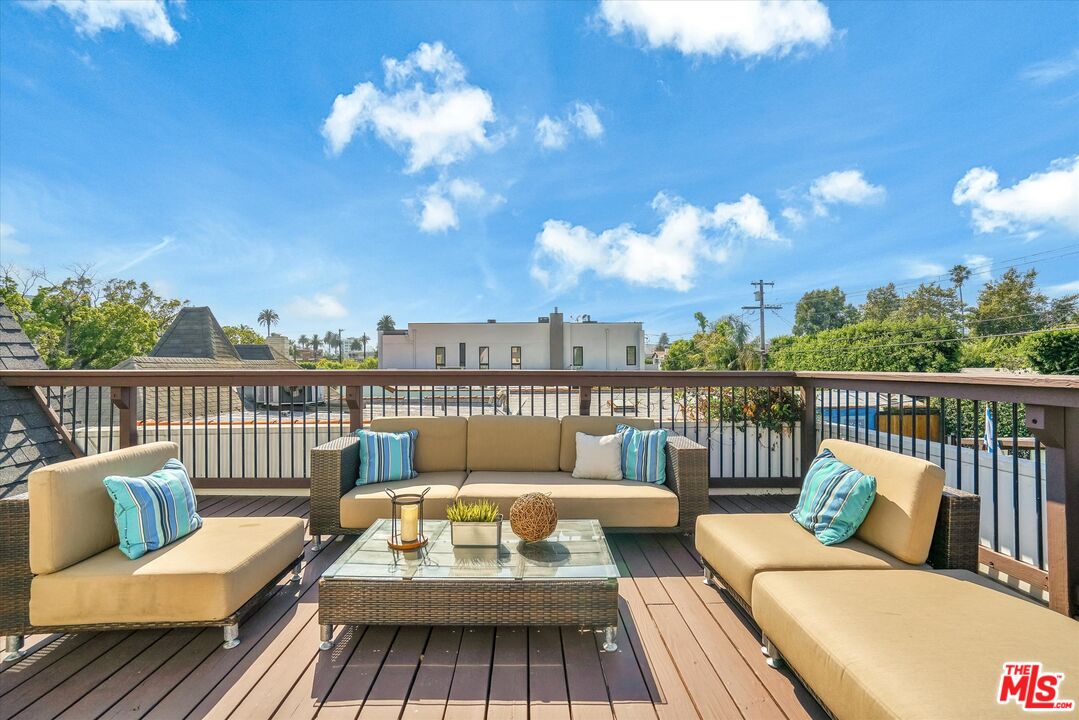 6627 Lindenhurst Ave