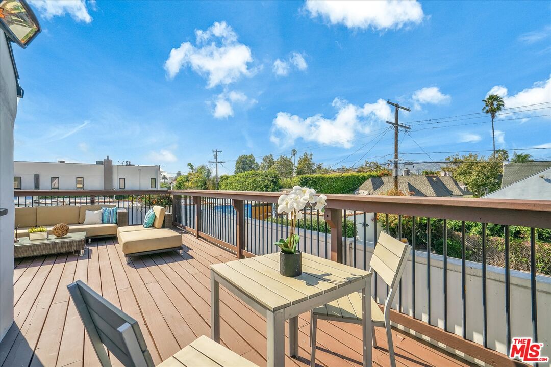 6627 Lindenhurst Ave